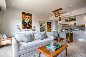 Modern Mexican Condo with View, POOLS and GYM